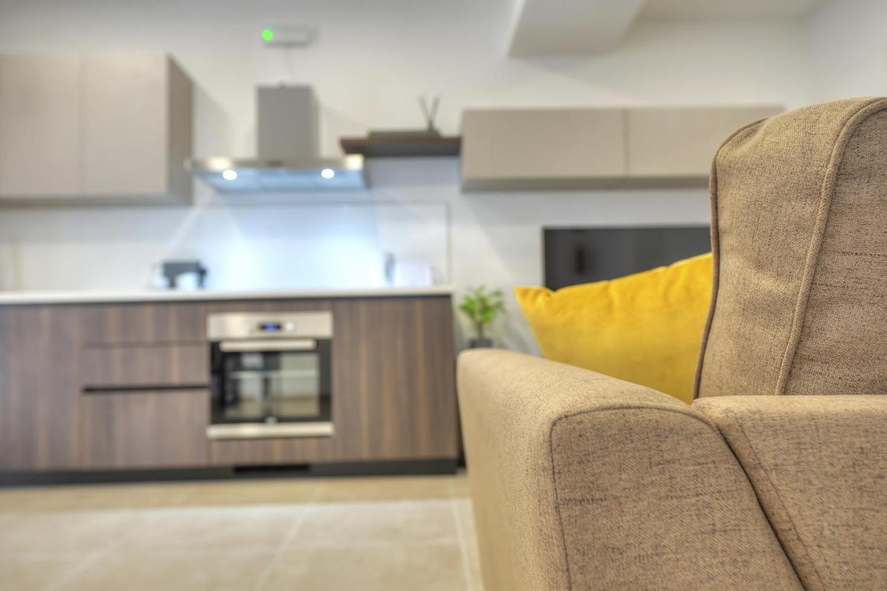 Brand New And Tastefully Furnished 2 Bedroom Apartment Ddif1-2 Gzira Bagian luar foto