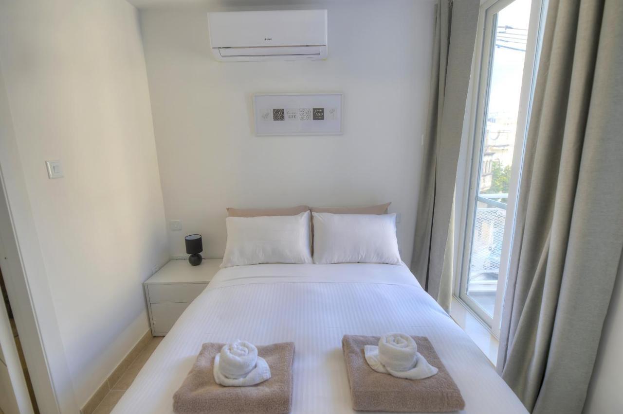 Brand New And Tastefully Furnished 2 Bedroom Apartment Ddif1-2 Gzira Bagian luar foto
