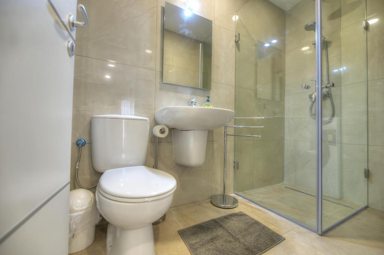 Brand New And Tastefully Furnished 2 Bedroom Apartment Ddif1-2 Gzira Bagian luar foto
